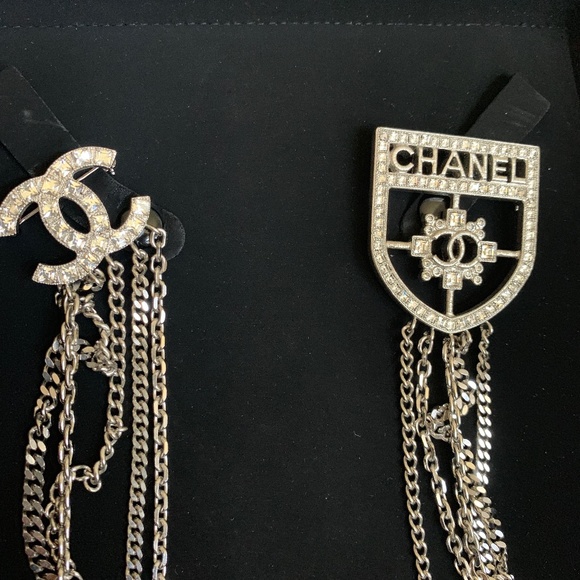 CHANEL Baguette Crystal Shield Multi Strand Brooch - Picture 2 of 8